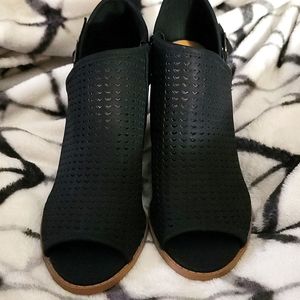 Ladies shoes